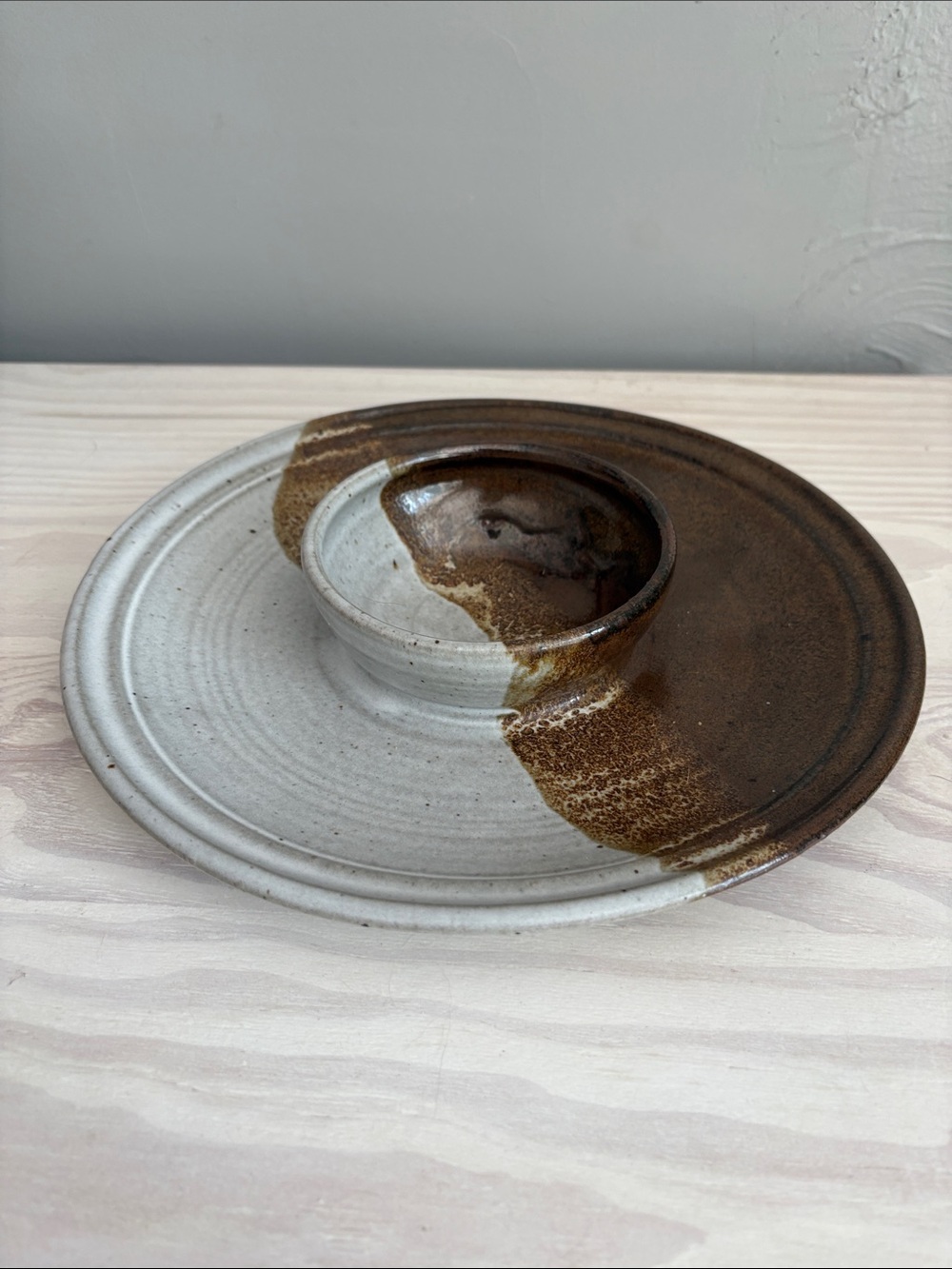 VTG Ringquist Signed Stoneware Pottery Chip & Dip Platter in Brown and Cream